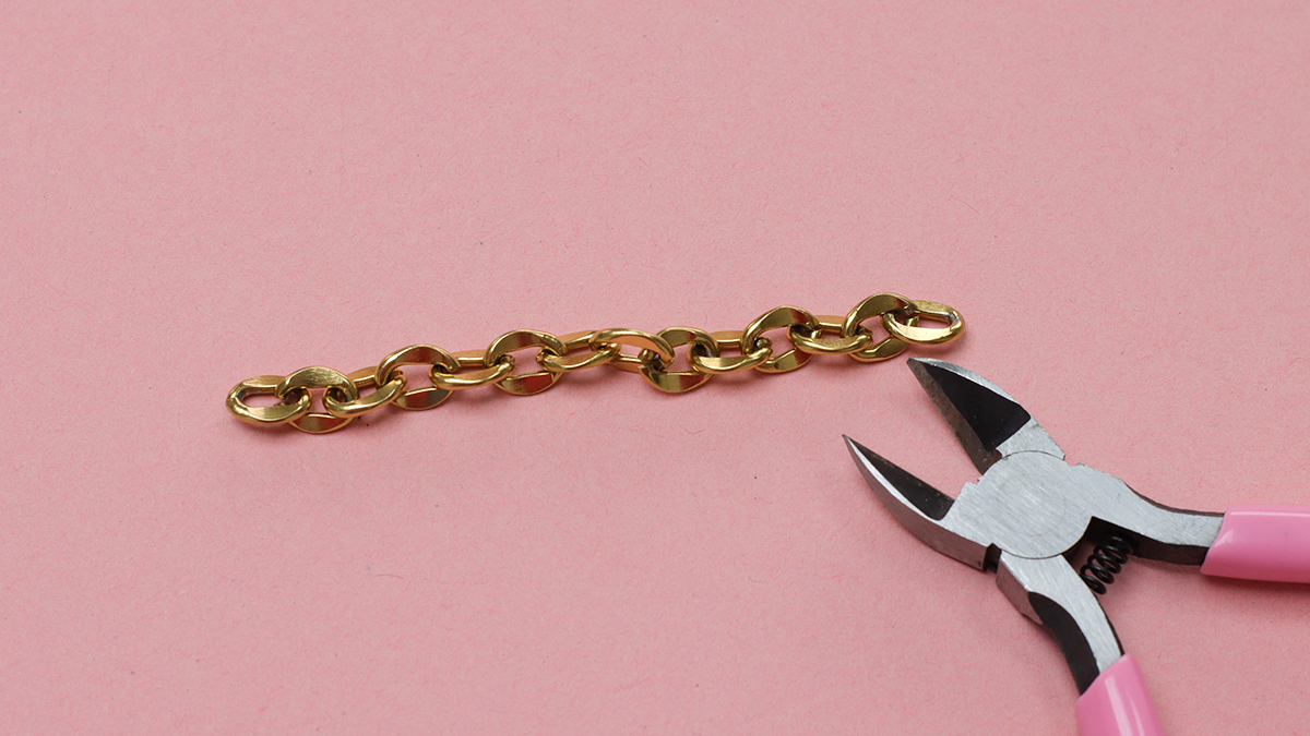 Borsa gioiello con lettera e pendente a forma di serpente : Tappa 1 Borsa gioiello con lettera e pendente a forma di serpente : Tappa 1