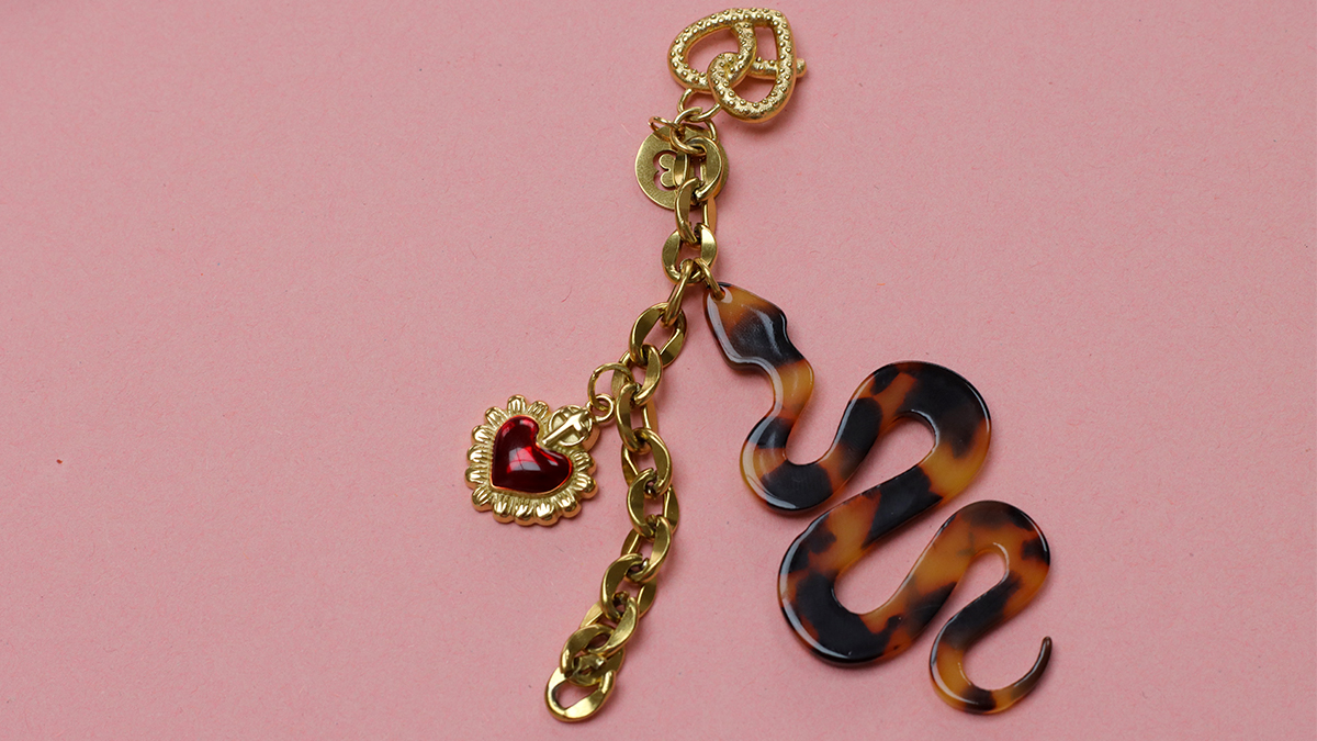 Borsa gioiello con lettera e pendente a forma di serpente : Tappa 4 Borsa gioiello con lettera e pendente a forma di serpente : Tappa 4