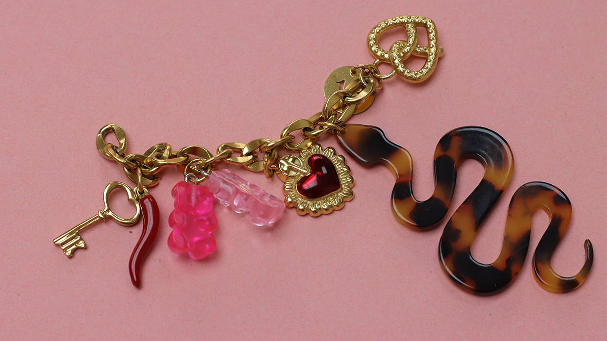 Borsa gioiello con lettera e pendente a forma di serpente : Tappa 6 Borsa gioiello con lettera e pendente a forma di serpente : Tappa 6