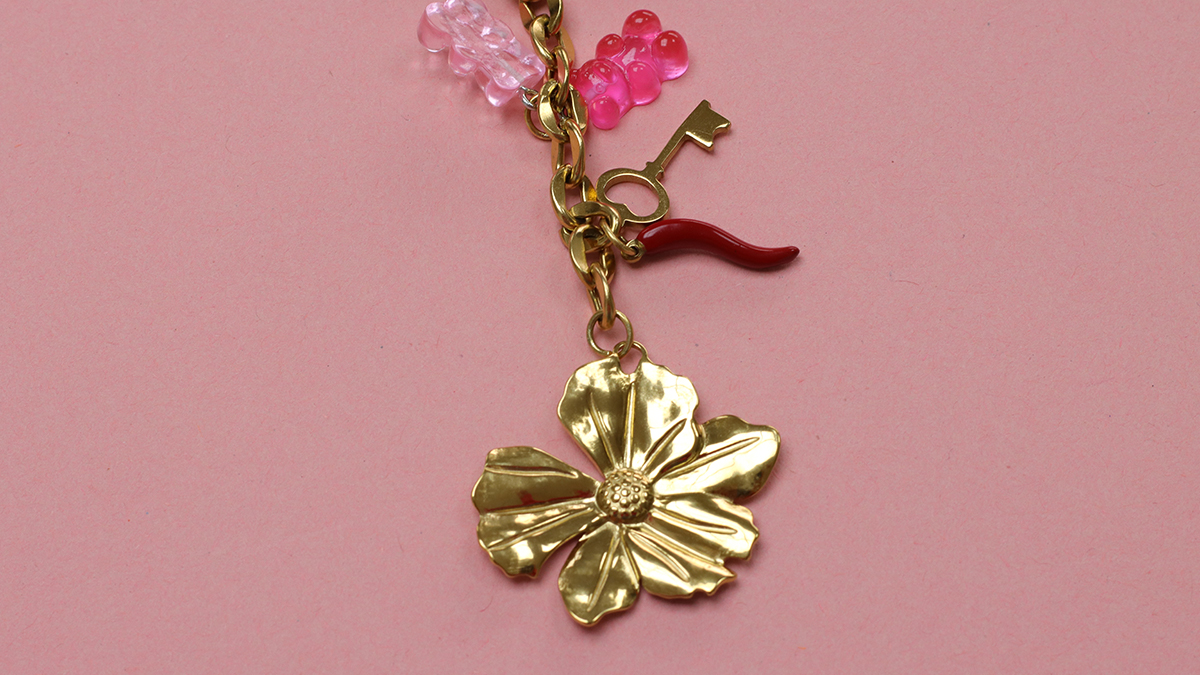 Borsa gioiello con lettera e pendente a forma di serpente : Tappa 7 Borsa gioiello con lettera e pendente a forma di serpente : Tappa 7