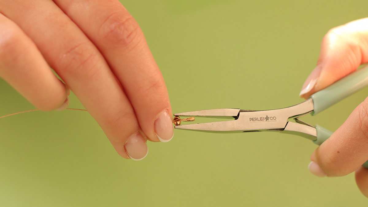 Collane rosa e verdi con pendente a forma di farfalla e perle di fiori : Tappa 2 Collane rosa e verdi con pendente a forma di farfalla e perle di fiori : Tappa 2