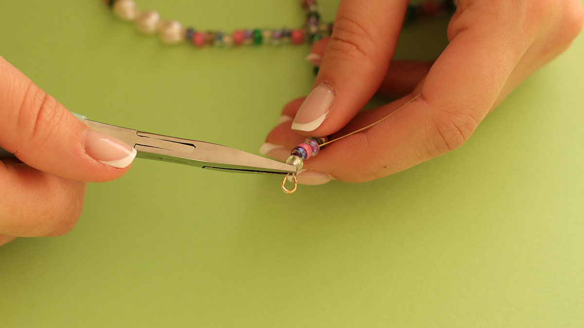 Collane rosa e verdi con pendente a forma di farfalla e perle di fiori : Tappa 6 Collane rosa e verdi con pendente a forma di farfalla e perle di fiori : Tappa 6