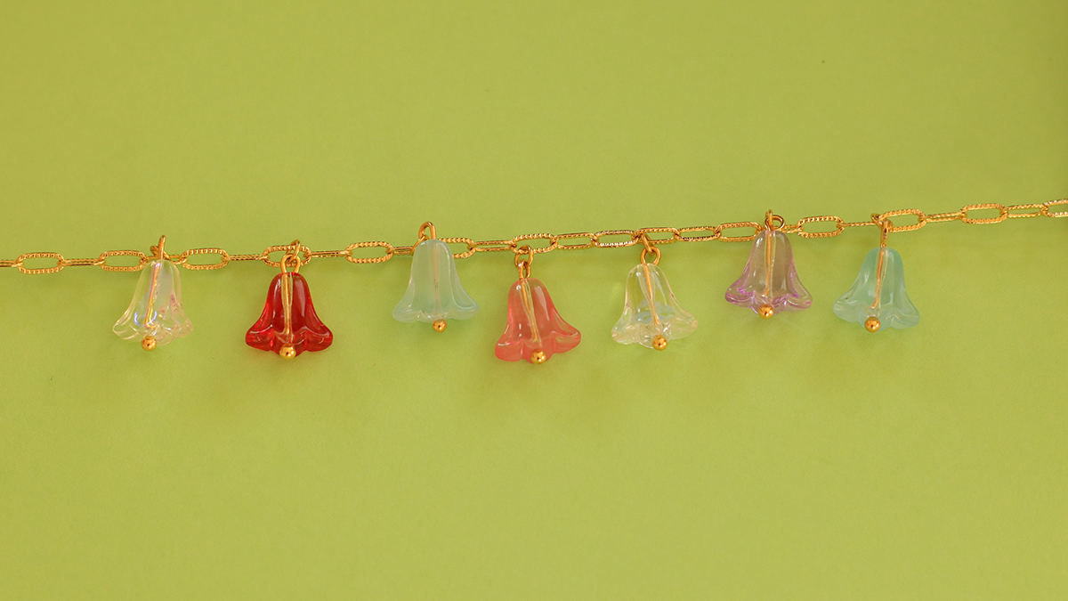 Collane rosa e verdi con pendente a forma di farfalla e perle di fiori : Tappa 11 Collane rosa e verdi con pendente a forma di farfalla e perle di fiori : Tappa 11