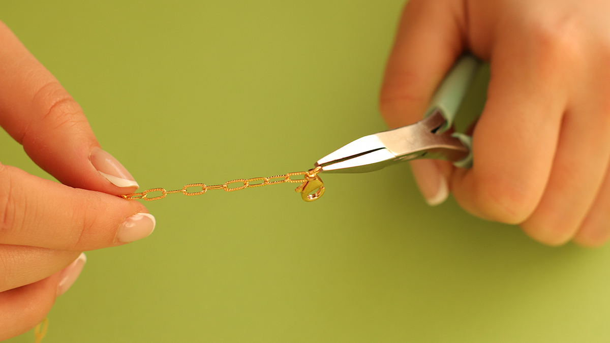 Collane rosa e verdi con pendente a forma di farfalla e perle di fiori : Tappa 12 Collane rosa e verdi con pendente a forma di farfalla e perle di fiori : Tappa 12