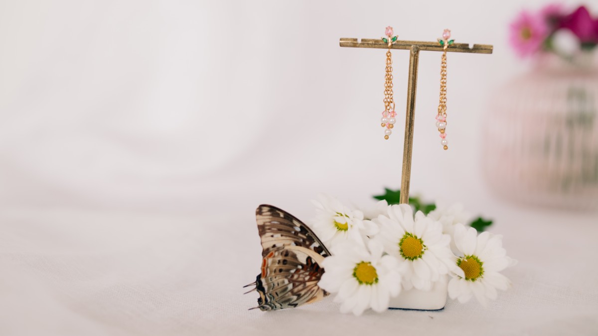 Schema Orecchini con perle e fiori pendenti Schema Orecchini con perle e fiori pendenti