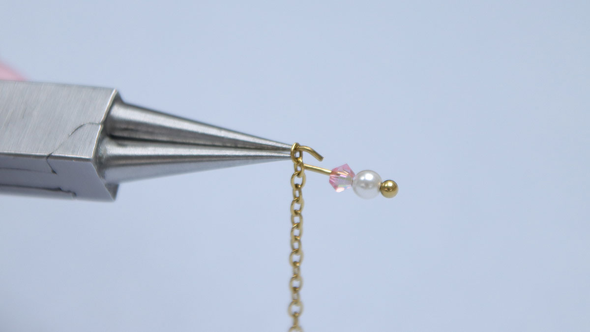 Orecchini con perle e fiori pendenti : Tappa 3 Orecchini con perle e fiori pendenti : Tappa 3