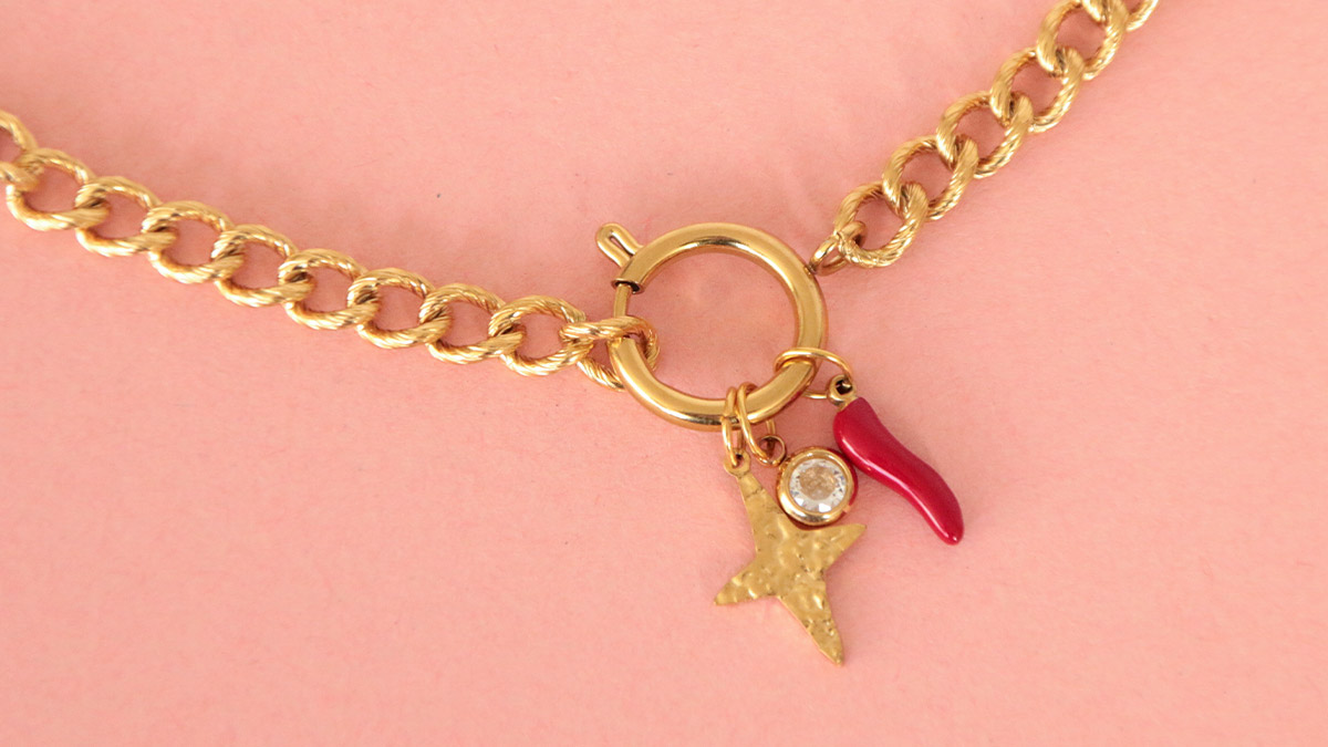 Collana con charms e chiusura a molla : Tappa 2 Collana con charms e chiusura a molla : Tappa 2