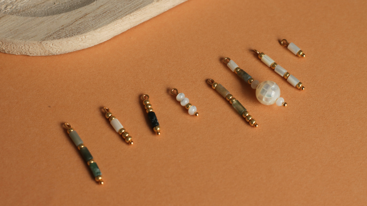 Orecchini con frange in madreperla e pietre naturali : Tappa 3 Orecchini con frange in madreperla e pietre naturali : Tappa 3