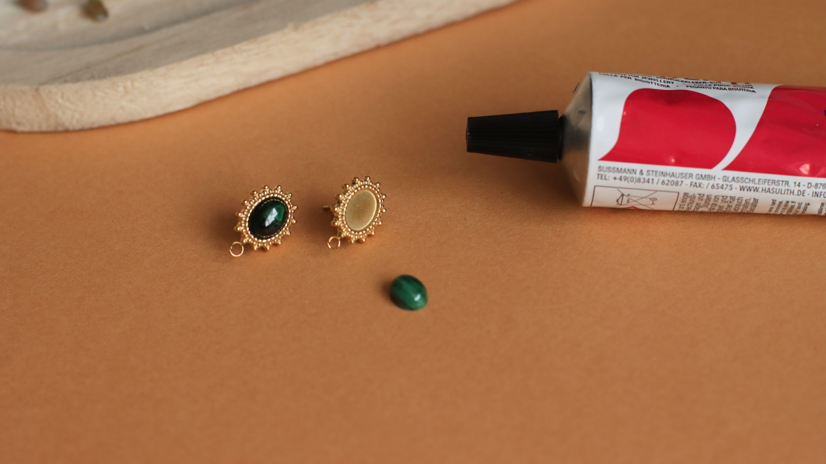 Orecchini con frange in madreperla e pietre naturali : Tappa 5 Orecchini con frange in madreperla e pietre naturali : Tappa 5