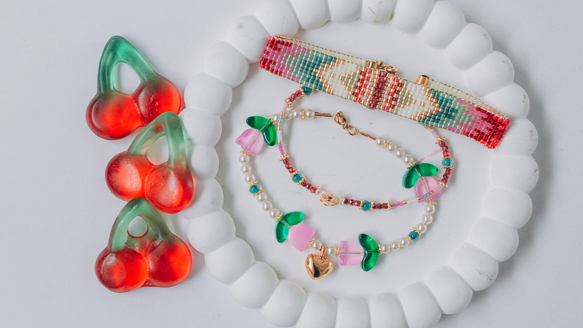 Schema Bracciale a telaio Miyuki Delica 11/0 rosso, rosa e verde Schema Bracciale a telaio Miyuki Delica 11/0 rosso, rosa e verde