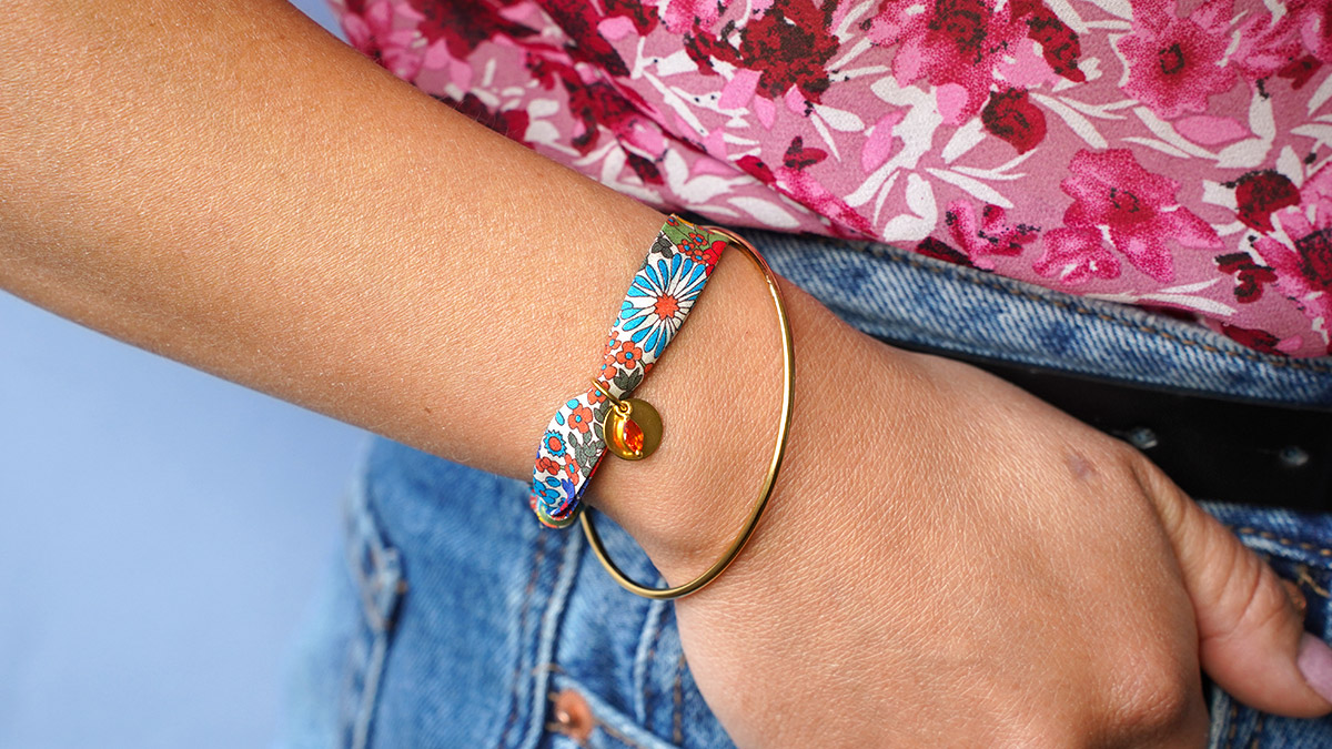 Schema Bracciale liberty senza chiusura con nodi scorrevoli Schema Bracciale liberty senza chiusura con nodi scorrevoli