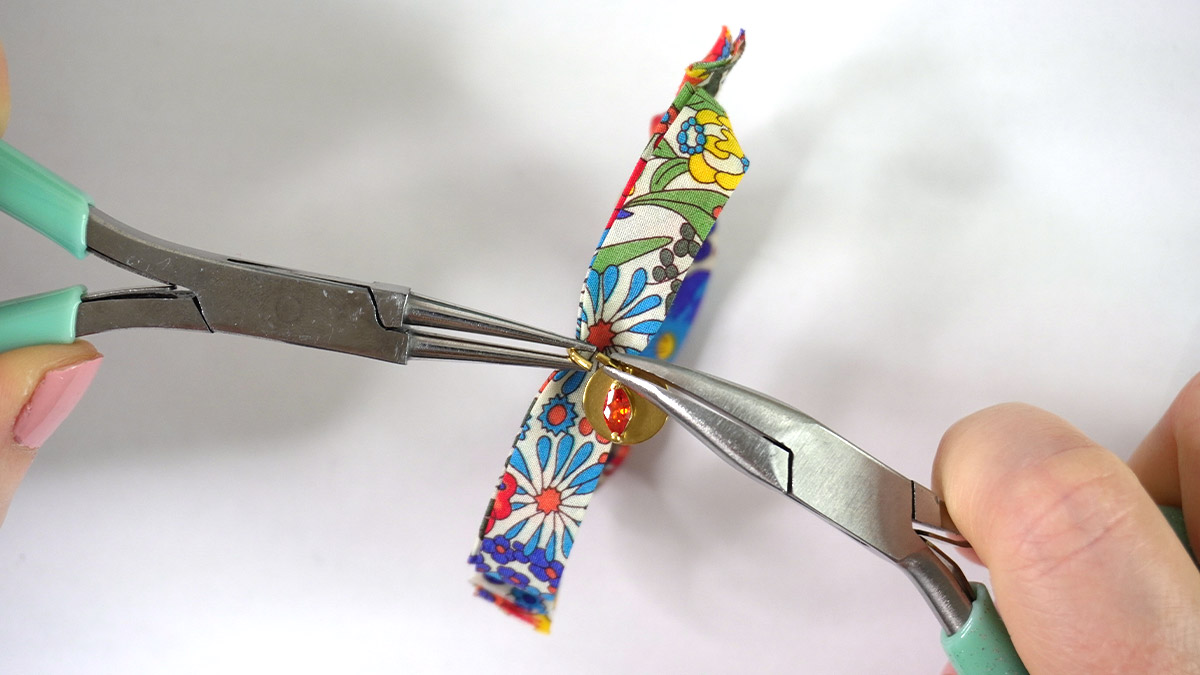 Bracciale liberty senza chiusura con nodi scorrevoli : Tappa 4 Bracciale liberty senza chiusura con nodi scorrevoli : Tappa 4