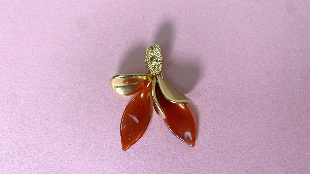 Orecchini pendenti a fiore in resina dorata e acciaio inossidabile : Tappa 9 Orecchini pendenti a fiore in resina dorata e acciaio inossidabile : Tappa 9