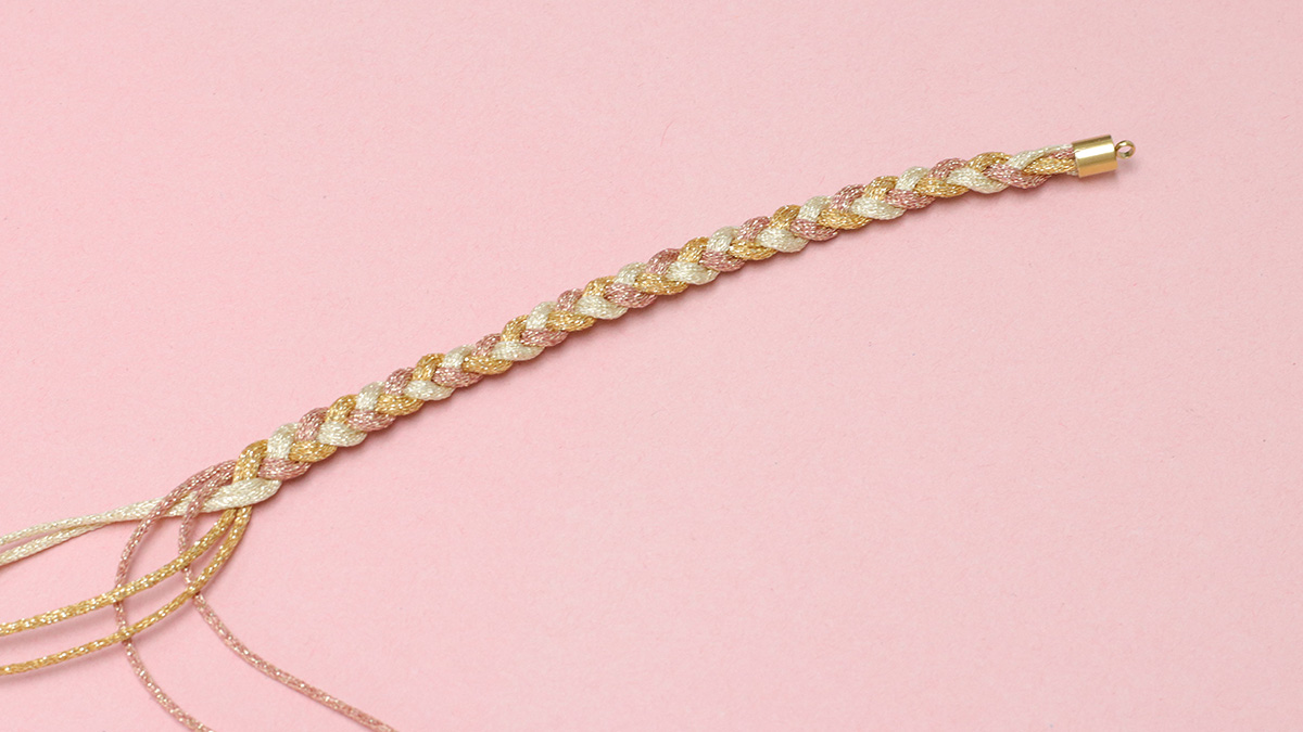 Bracciale donna intrecciato con Ciondoli : Tappa 2 Bracciale donna intrecciato con Ciondoli : Tappa 2