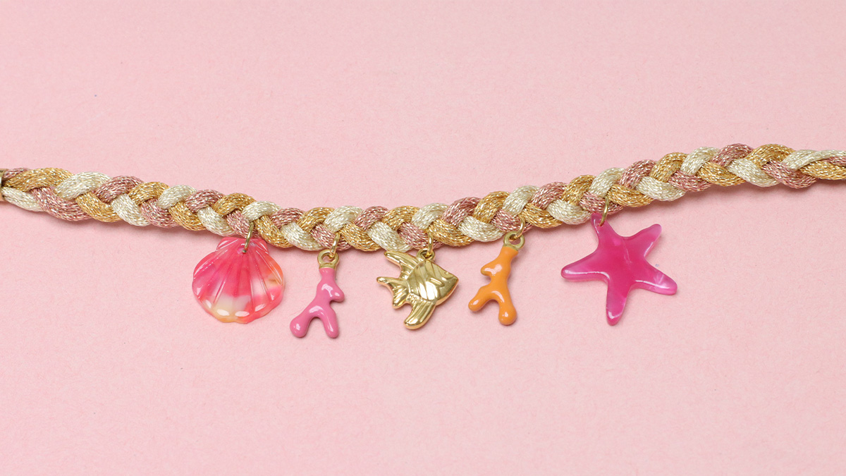 Bracciale donna intrecciato con Ciondoli : Tappa 4 Bracciale donna intrecciato con Ciondoli : Tappa 4