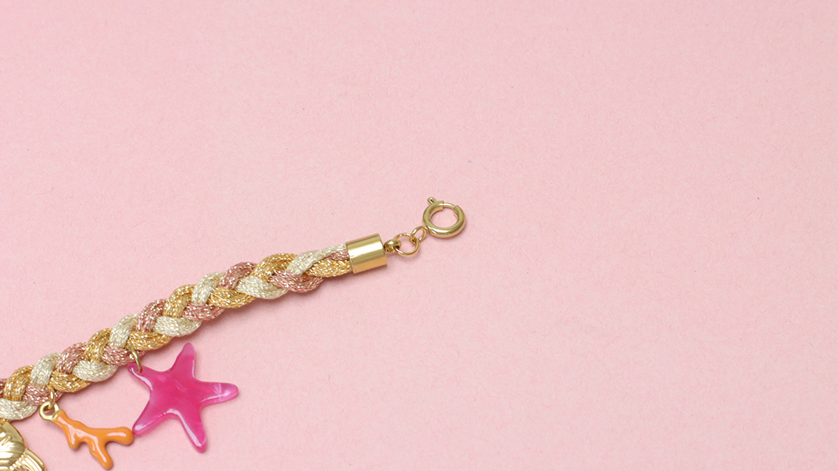 Bracciale donna intrecciato con Ciondoli : Tappa 5 Bracciale donna intrecciato con Ciondoli : Tappa 5