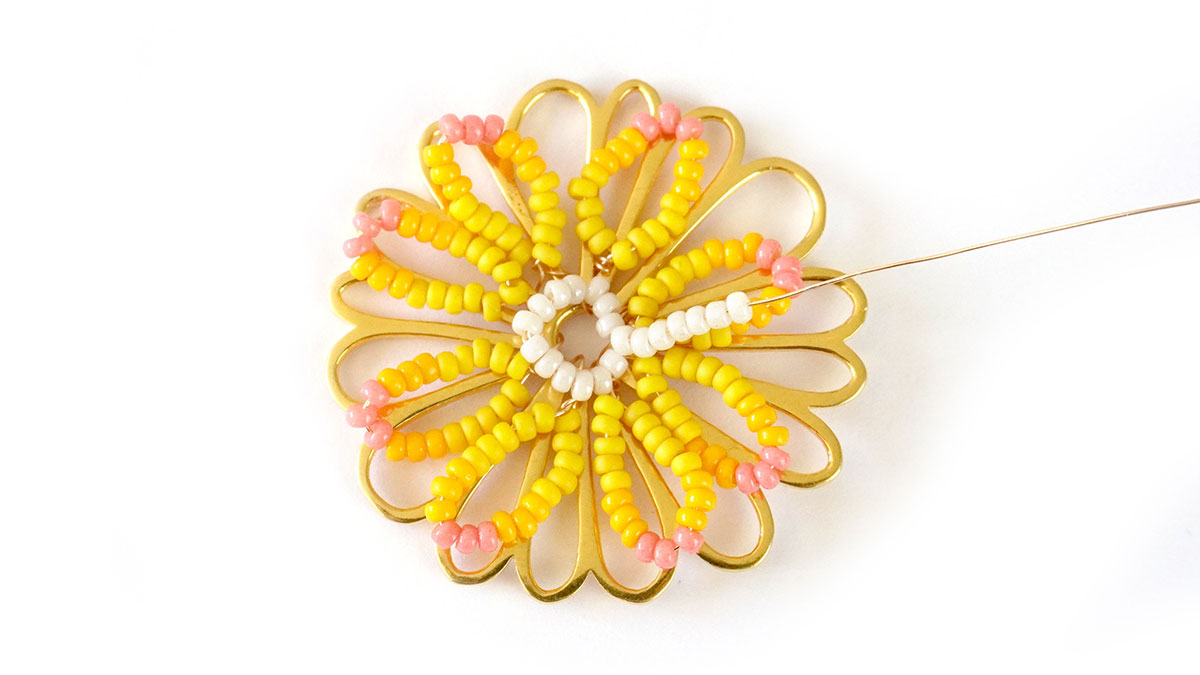 Orecchini a fiore con perle Rocailles : Tappa 6 Orecchini a fiore con perle Rocailles : Tappa 6