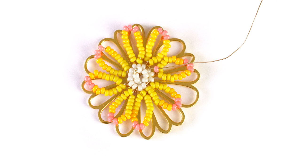 Orecchini a fiore con perle Rocailles : Tappa 7 Orecchini a fiore con perle Rocailles : Tappa 7