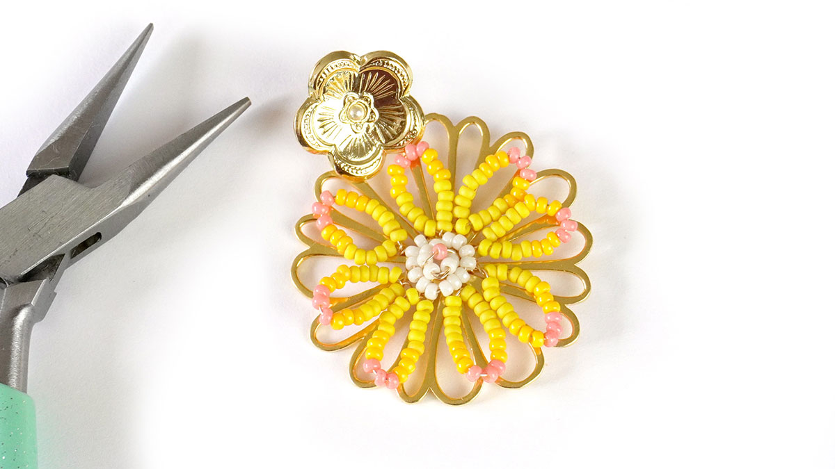 Orecchini a fiore con perle Rocailles : Tappa 8 Orecchini a fiore con perle Rocailles : Tappa 8