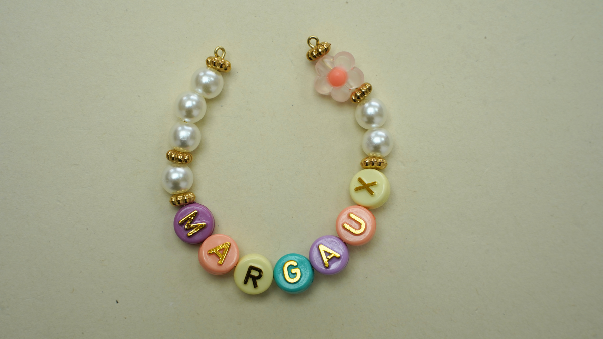 Portachiavi personalizzato con nome e lettere Perla : Tappa 4 Portachiavi personalizzato con nome e lettere Perla : Tappa 4