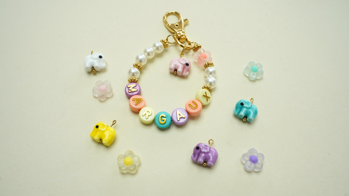 Portachiavi personalizzato con nome e lettere Perla : Tappa 8 Portachiavi personalizzato con nome e lettere Perla : Tappa 8