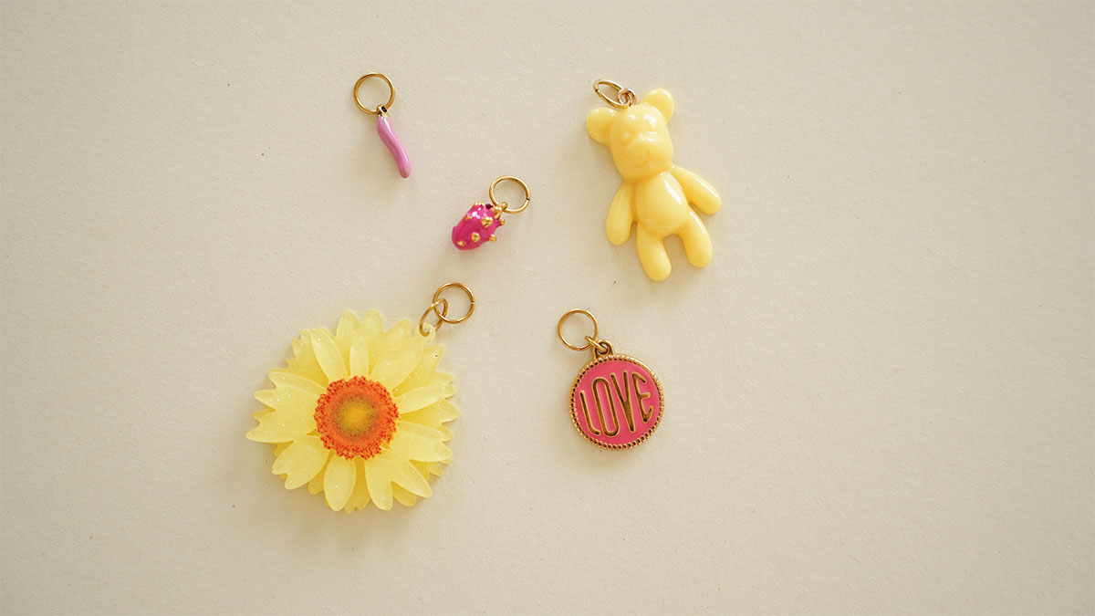 Borsa grigri colorata con bandana e Ciondoli : Tappa 4 Borsa grigri colorata con bandana e Ciondoli : Tappa 4