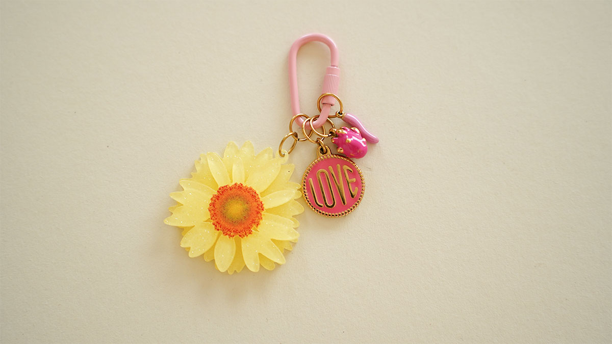 Borsa grigri colorata con bandana e Ciondoli : Tappa 5 Borsa grigri colorata con bandana e Ciondoli : Tappa 5