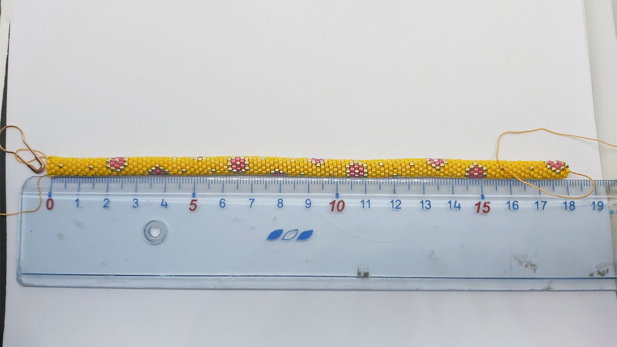 Bracciale bangle con fiori a spirale all'uncinetto : Tappa 3 Bracciale bangle con fiori a spirale all'uncinetto : Tappa 3