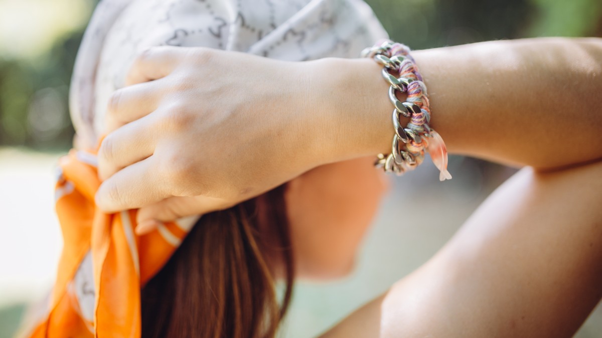 Bracciale in acciaio inossidabile e filo di cotone pastello intrecciato Bracciale in acciaio inossidabile e filo di cotone pastello intrecciato
