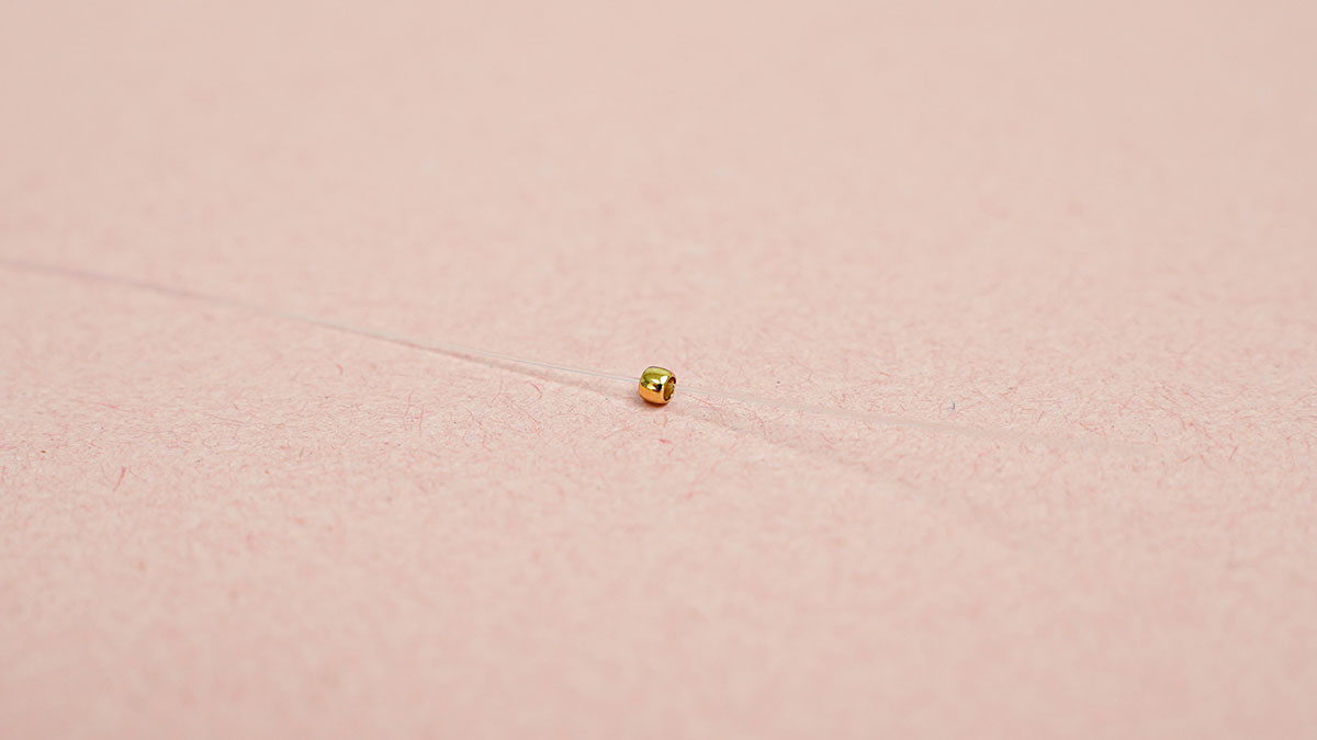 Collana con perle di madreperla color pastello : Tappa 1 Collana con perle di madreperla color pastello : Tappa 1