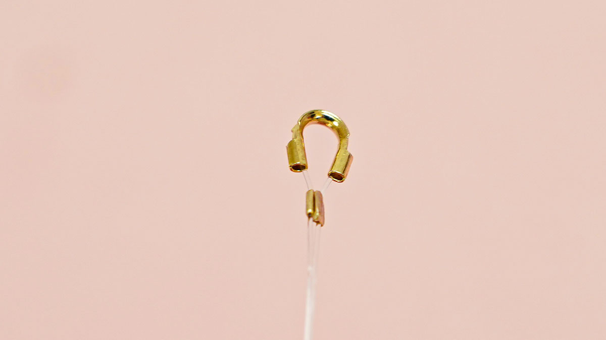 Collana con perle di madreperla color pastello : Tappa 3 Collana con perle di madreperla color pastello : Tappa 3