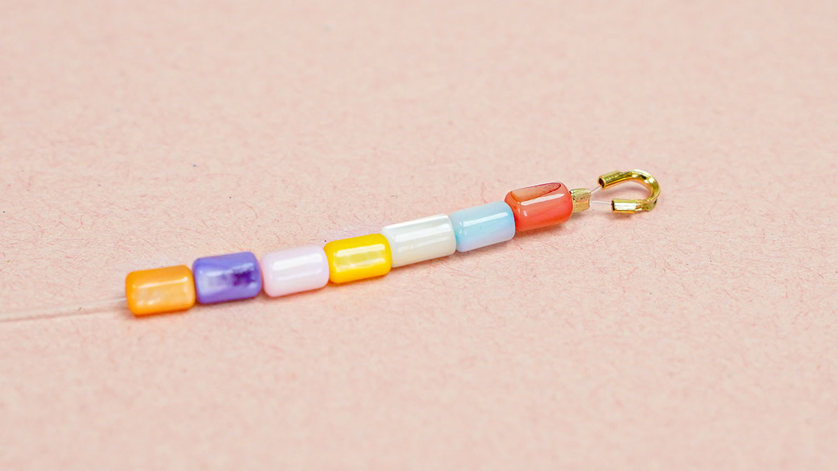 Collana con perle di madreperla color pastello : Tappa 4 Collana con perle di madreperla color pastello : Tappa 4