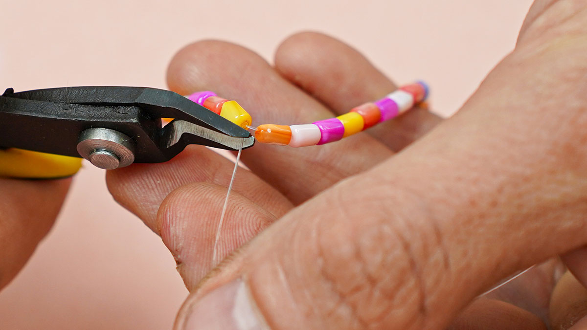 Collana con perle di madreperla color pastello : Tappa 11 Collana con perle di madreperla color pastello : Tappa 11