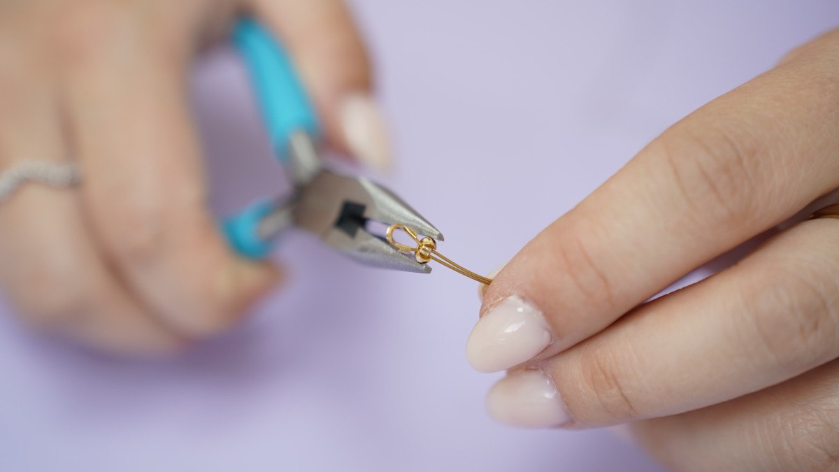 Collana di perle in ceramica con pendente in vetro : Tappa 2 Collana di perle in ceramica con pendente in vetro : Tappa 2