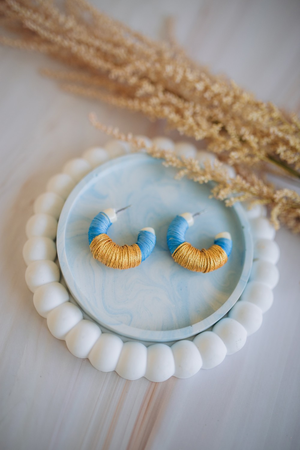 Schema Orecchini vintage con filo blu e dorato Schema Orecchini vintage con filo blu e dorato