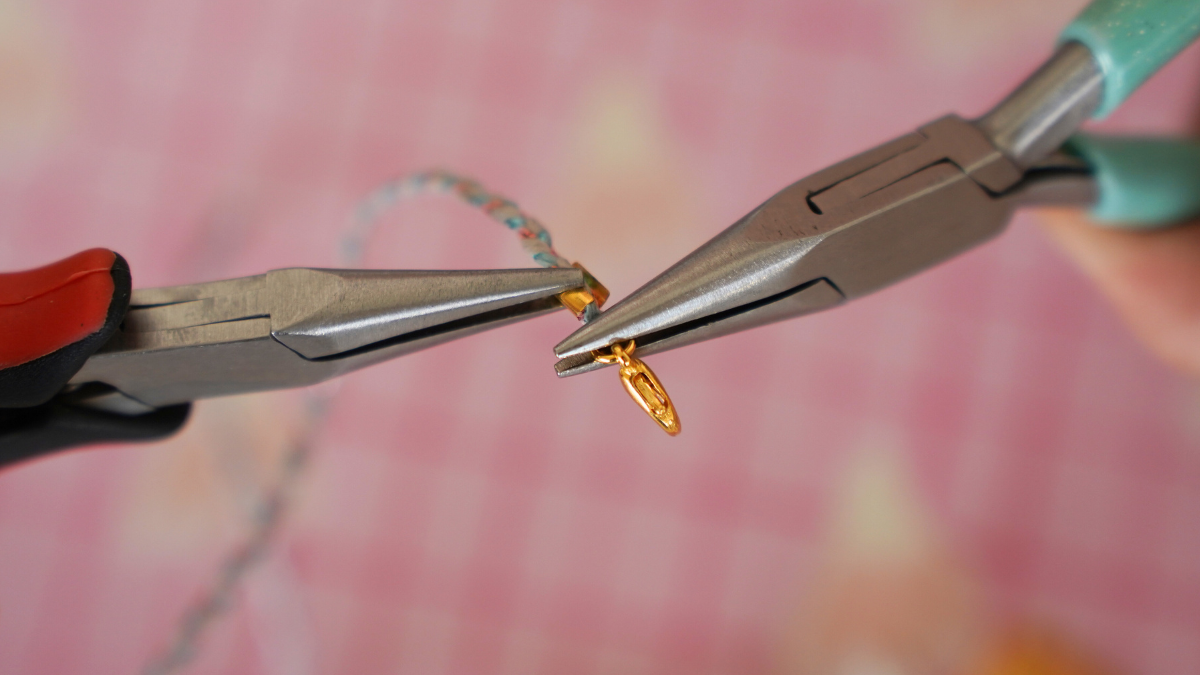 Collane impilabili fai da te con pietre semipreziose, perle Miyuki e cordoncino : Tappa 12 Collane impilabili fai da te con pietre semipreziose, perle Miyuki e cordoncino : Tappa 12