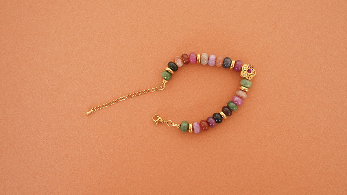 Bracciale in pietra naturale e fiore di perla : Tappa 3 Bracciale in pietra naturale e fiore di perla : Tappa 3