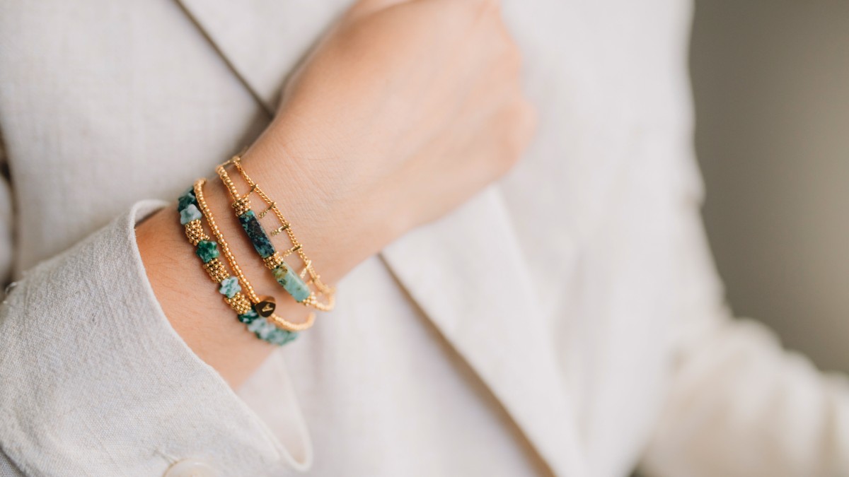 Set di bracciali verdi e dorati in pietre naturali Set di bracciali verdi e dorati in pietre naturali