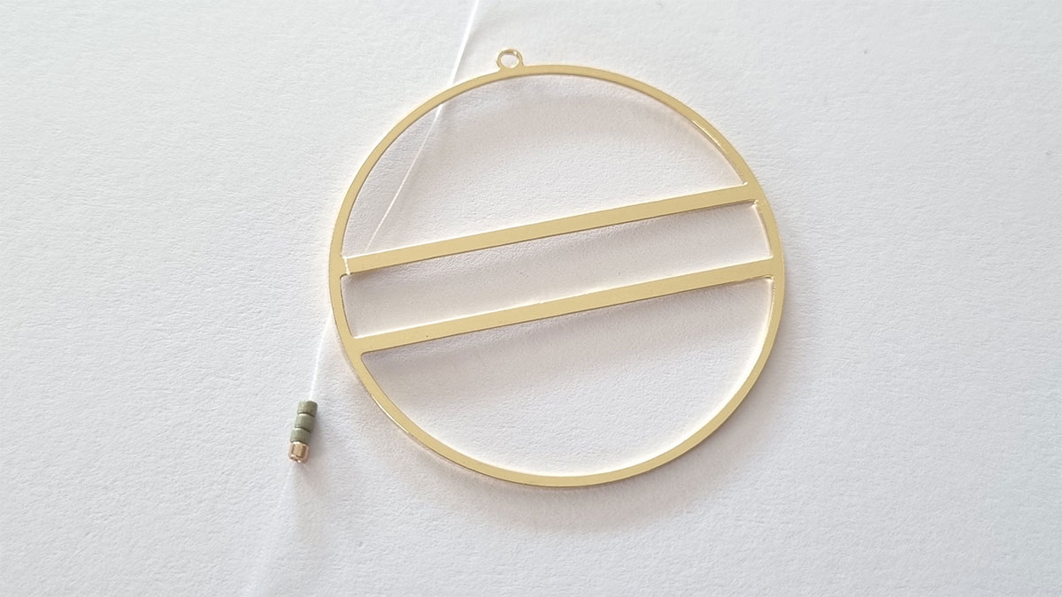 Orecchini con frangia di perle Miyuki Delica : Tappa 1 Orecchini con frangia di perle Miyuki Delica : Tappa 1