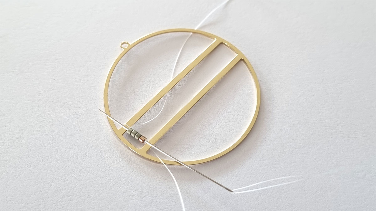 Orecchini con frangia di perle Miyuki Delica : Tappa 2 Orecchini con frangia di perle Miyuki Delica : Tappa 2