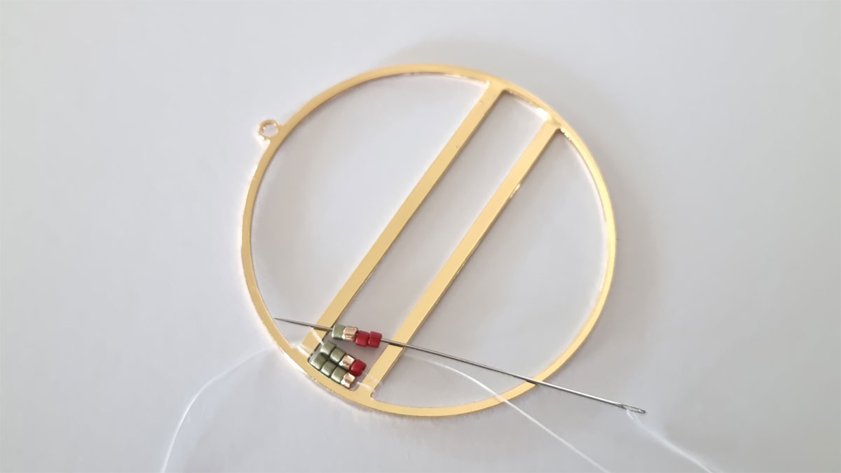 Orecchini con frangia di perle Miyuki Delica : Tappa 4 Orecchini con frangia di perle Miyuki Delica : Tappa 4