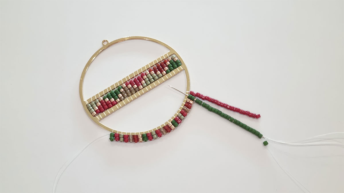 Orecchini con frangia di perle Miyuki Delica : Tappa 9 Orecchini con frangia di perle Miyuki Delica : Tappa 9