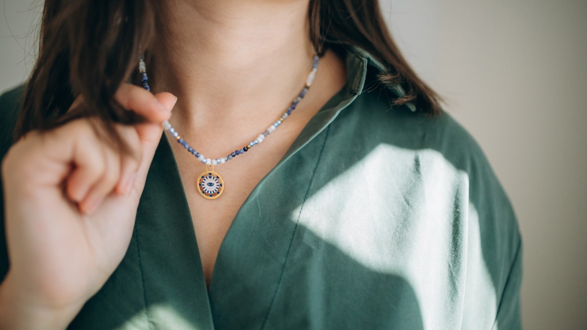 Schema Collana con perle di Lapislazzuli, Biconi di PureCrystal e perle di madreperla Schema Collana con perle di Lapislazzuli, Biconi di PureCrystal e perle di madreperla