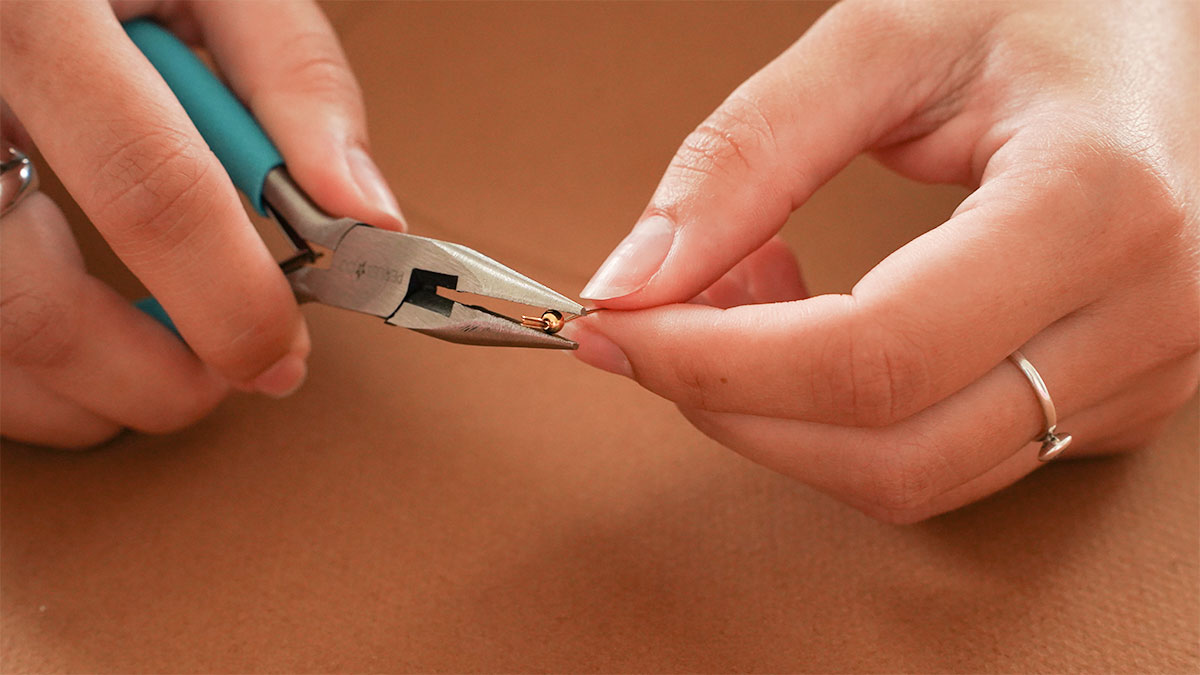 Collana di perle di tormalina con trifoglio di avventurina : Tappa 2 Collana di perle di tormalina con trifoglio di avventurina : Tappa 2