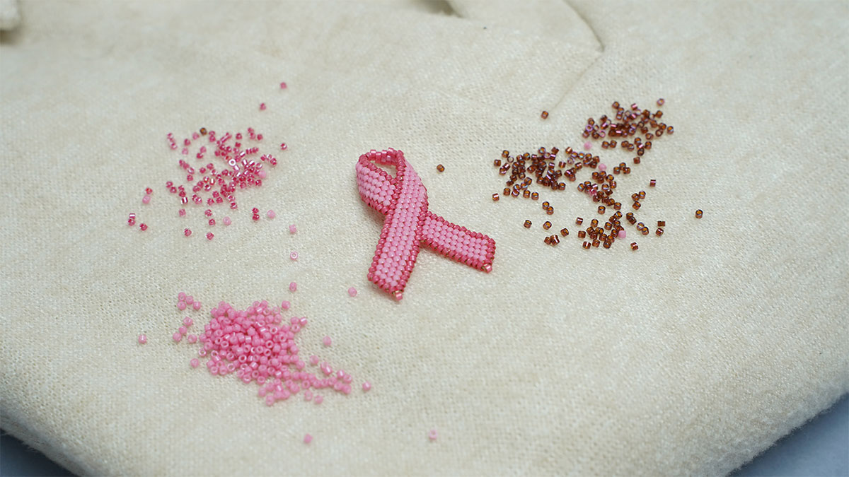 Spilla con nastro rosa di ottobre Spilla con nastro rosa di ottobre