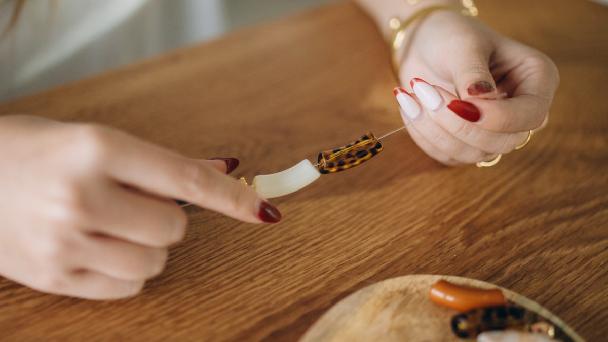 Braccialetti elastici con perle tubolari autunnali : Tappa 2 Braccialetti elastici con perle tubolari autunnali : Tappa 2