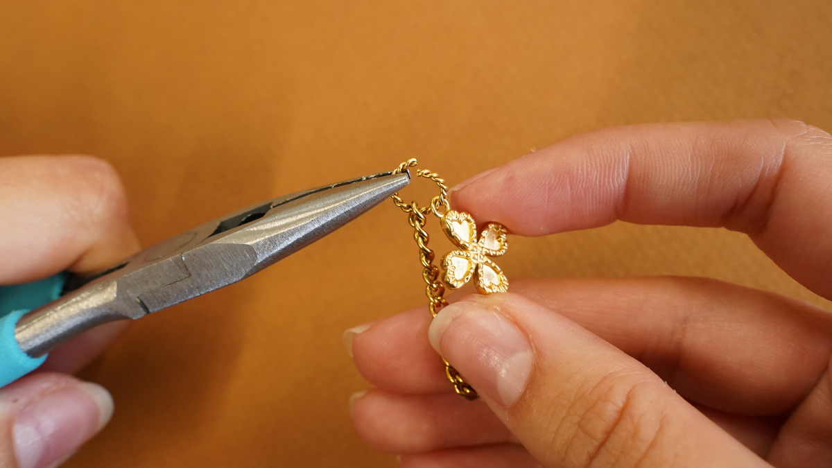 Orecchini asimmetrici di Lucky : Tappa 4 Orecchini asimmetrici di Lucky : Tappa 4