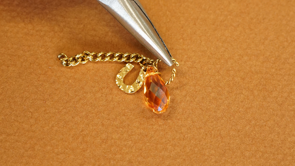 Orecchini asimmetrici di Lucky : Tappa 7 Orecchini asimmetrici di Lucky : Tappa 7