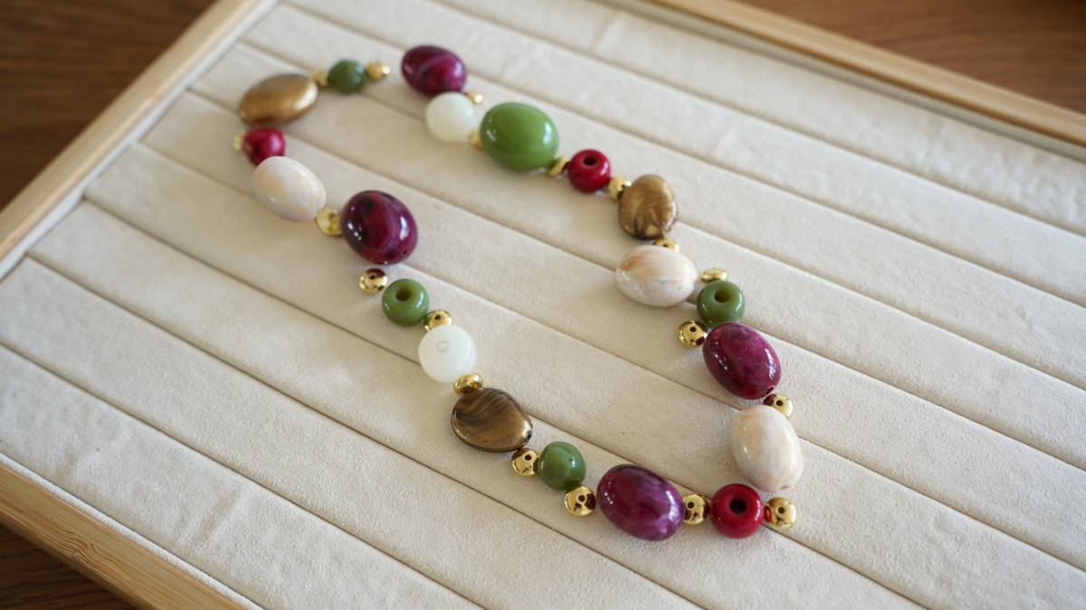 Collana di perle di resina colorata : Tappa 1 Collana di perle di resina colorata : Tappa 1