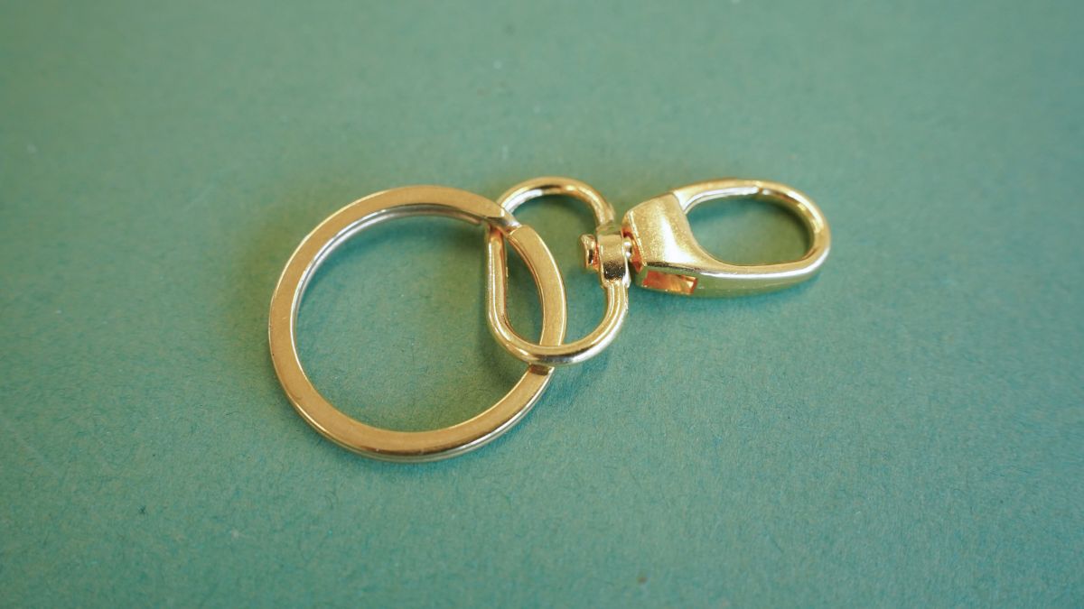 Borsa gioiello con pendente a forma di bassotto, pompon e bandana : Tappa 1 Borsa gioiello con pendente a forma di bassotto, pompon e bandana : Tappa 1